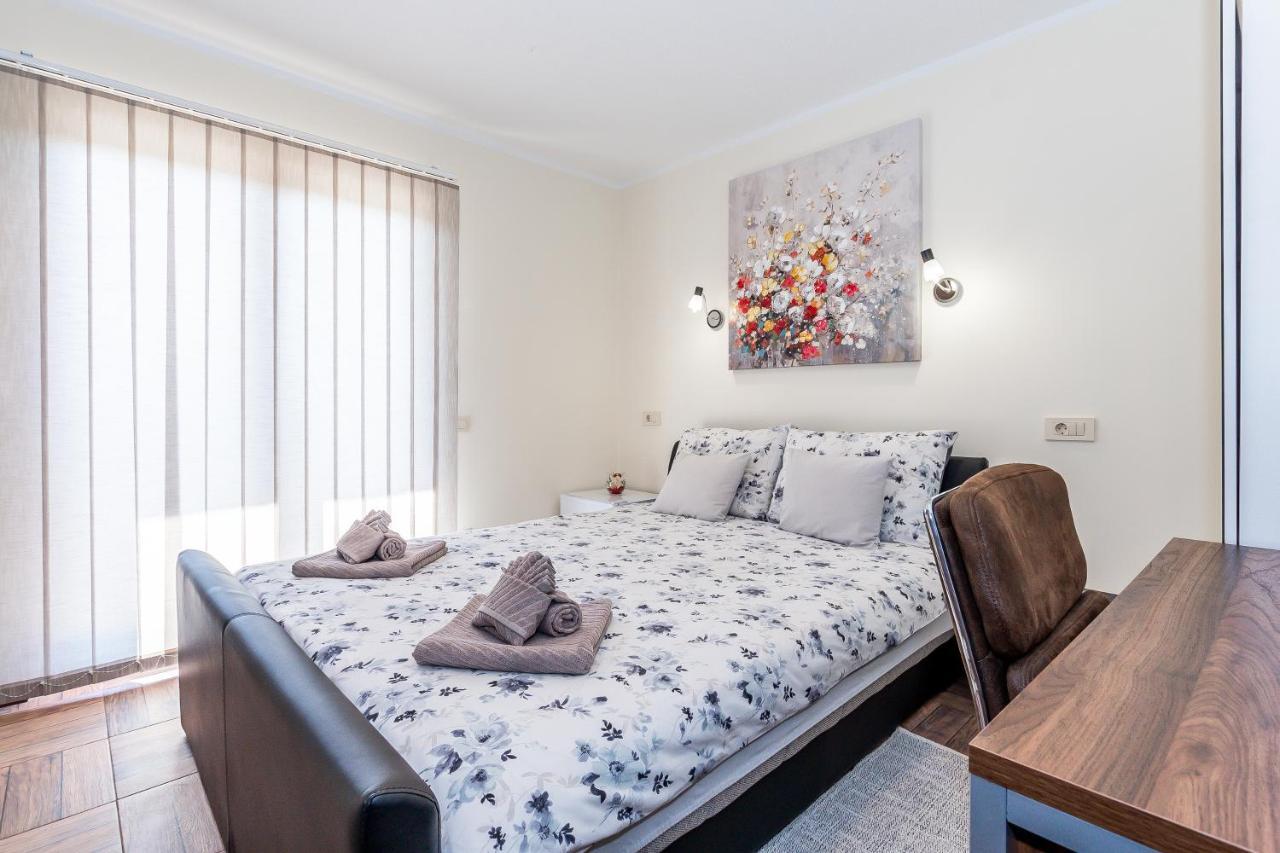 Slatki Snovi II Hotel Knin Ngoại thất bức ảnh