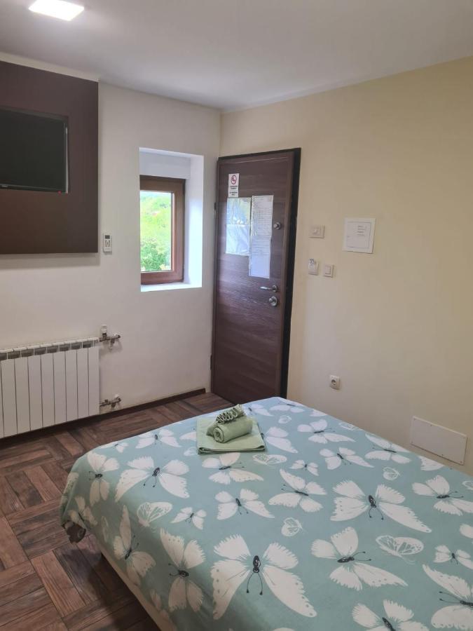Slatki Snovi II Hotel Knin Ngoại thất bức ảnh