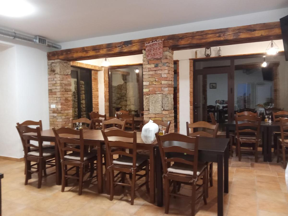 Slatki Snovi II Hotel Knin Ngoại thất bức ảnh